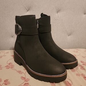 Blondo Women’s Dagger Waterproof Ankle Boot Cognac Nubuck size 9 Black (New)